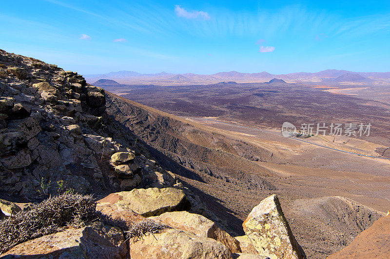 Saladillo的面板俯瞰Caldero de los Arrabales火山- Fuerteventura